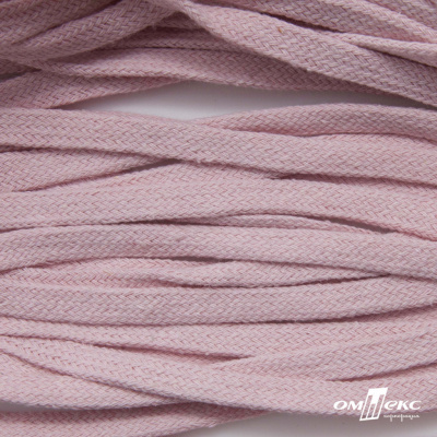 Шнур плетеный d-8 мм плоский, 70% хлопок 30% полиэстер, уп.85+/-1 м, цв.1019-св.розовый - купить в Батайске. Цена: 735 руб.